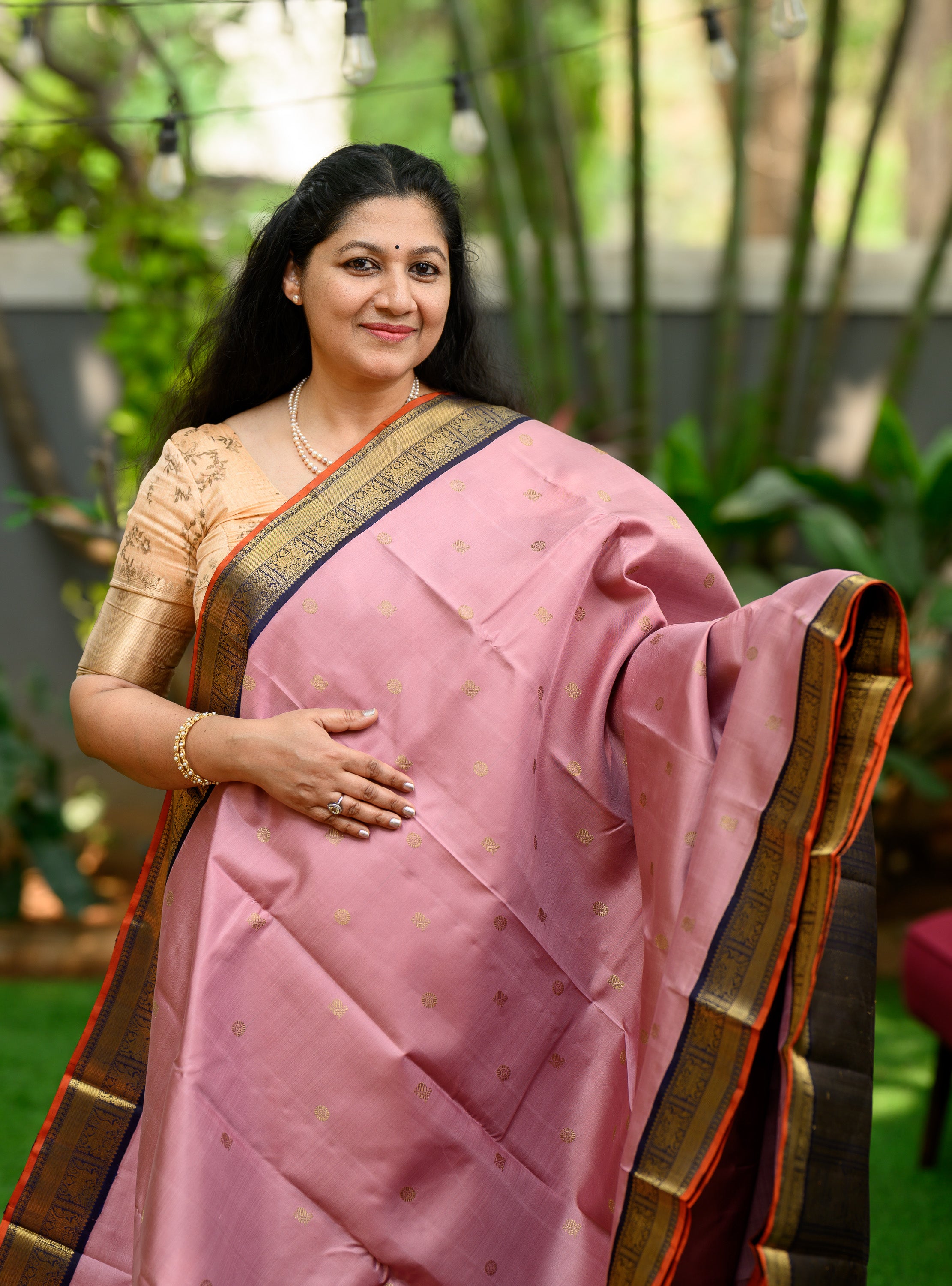 Soft mauve Korvai Kanjivaram with a mid night blue border