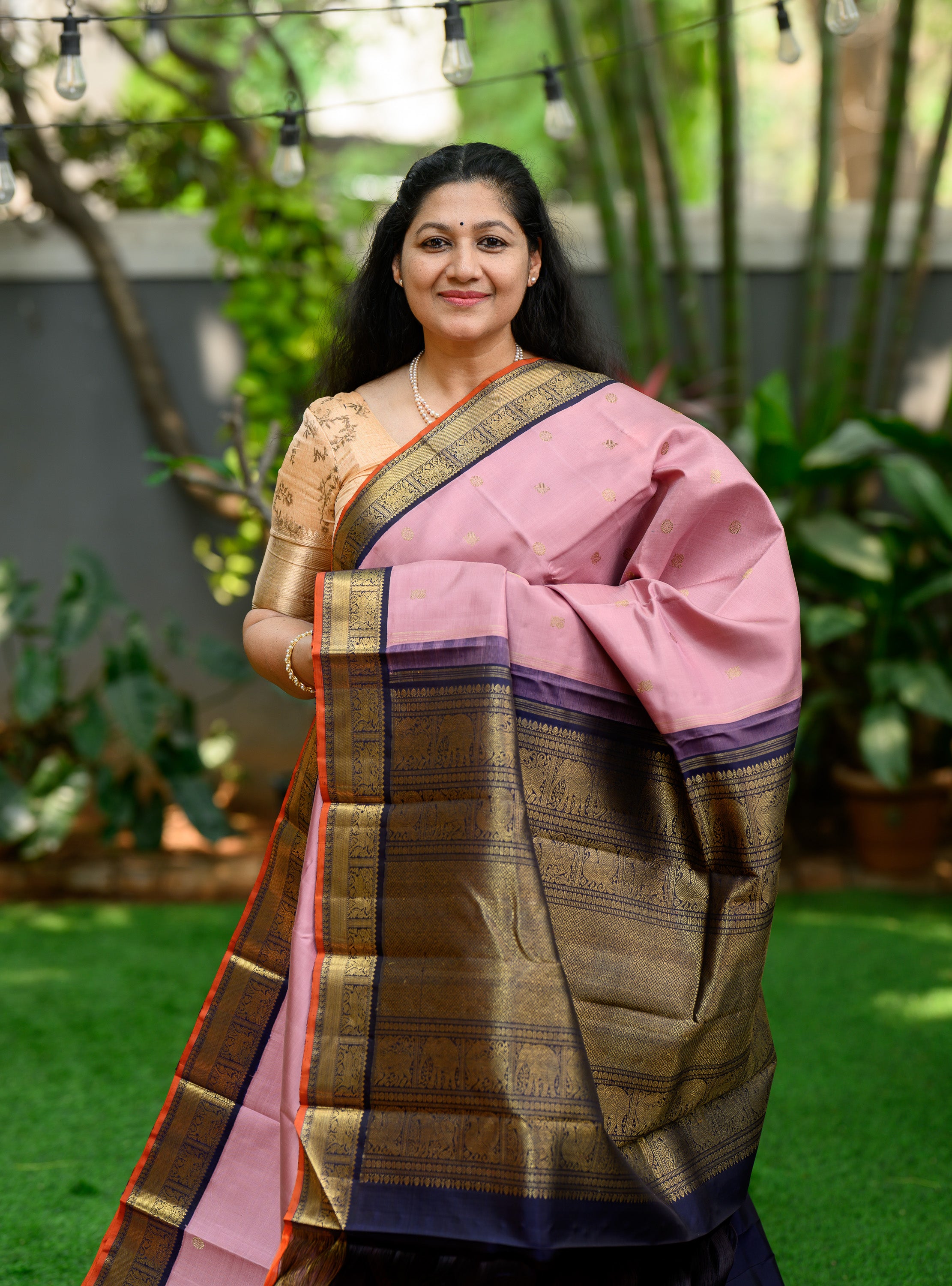 Soft mauve Korvai Kanjivaram with a mid night blue border