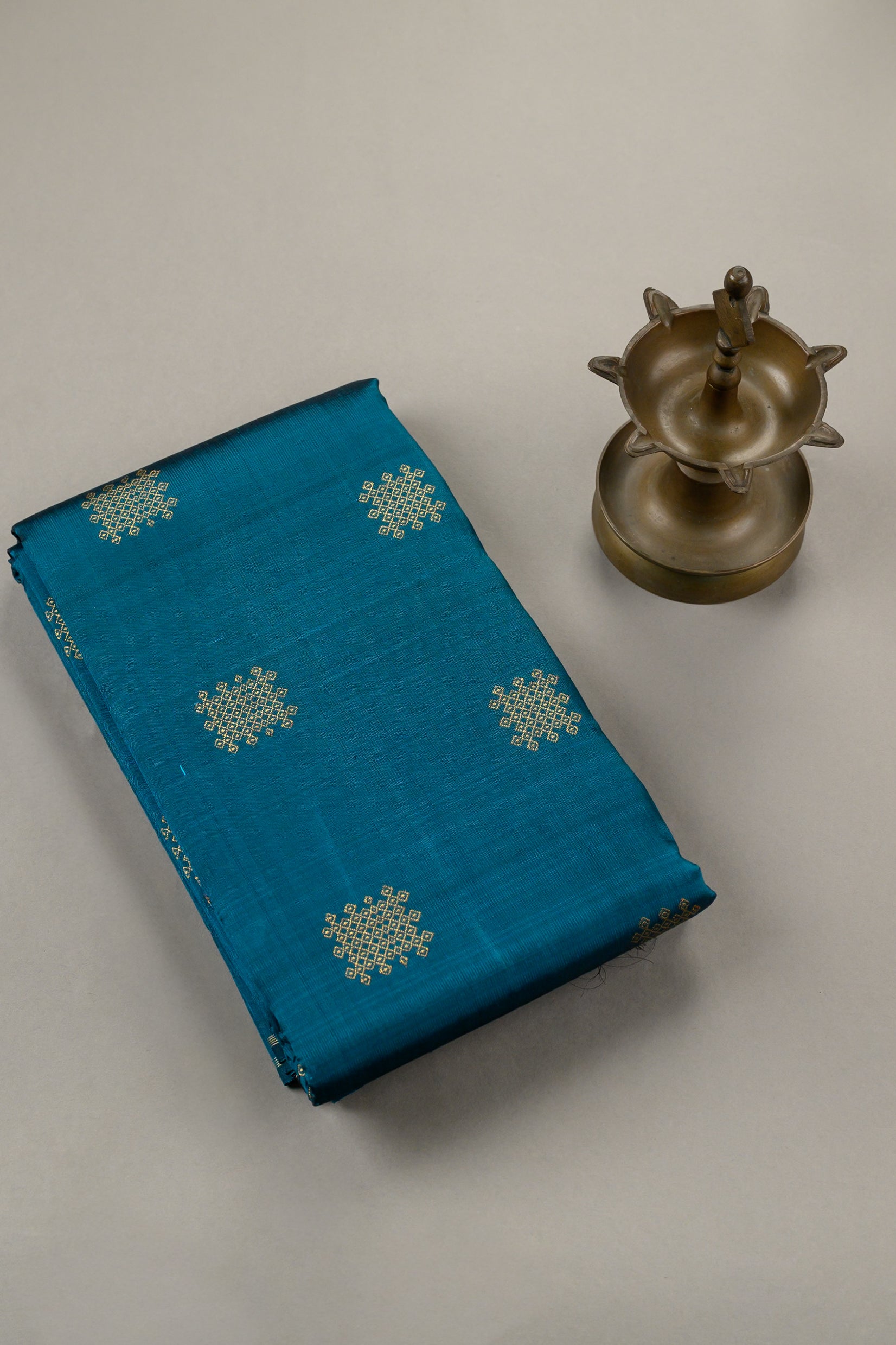 Borderless Teal blue with Kolam Butta and Grand Pallu