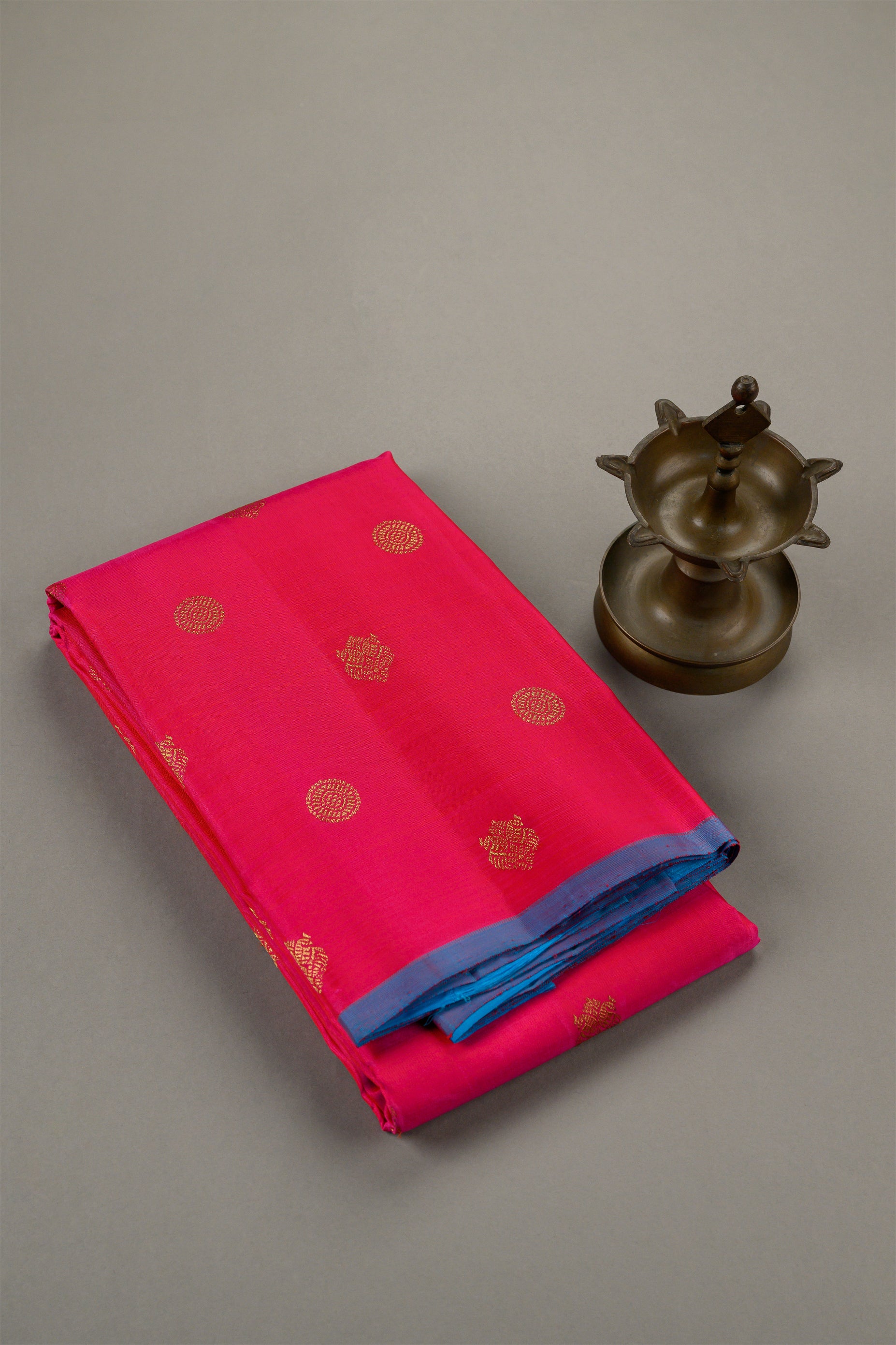 Borderless Vibrant Pink Saree with Jodi Mayil and Chakram buttas