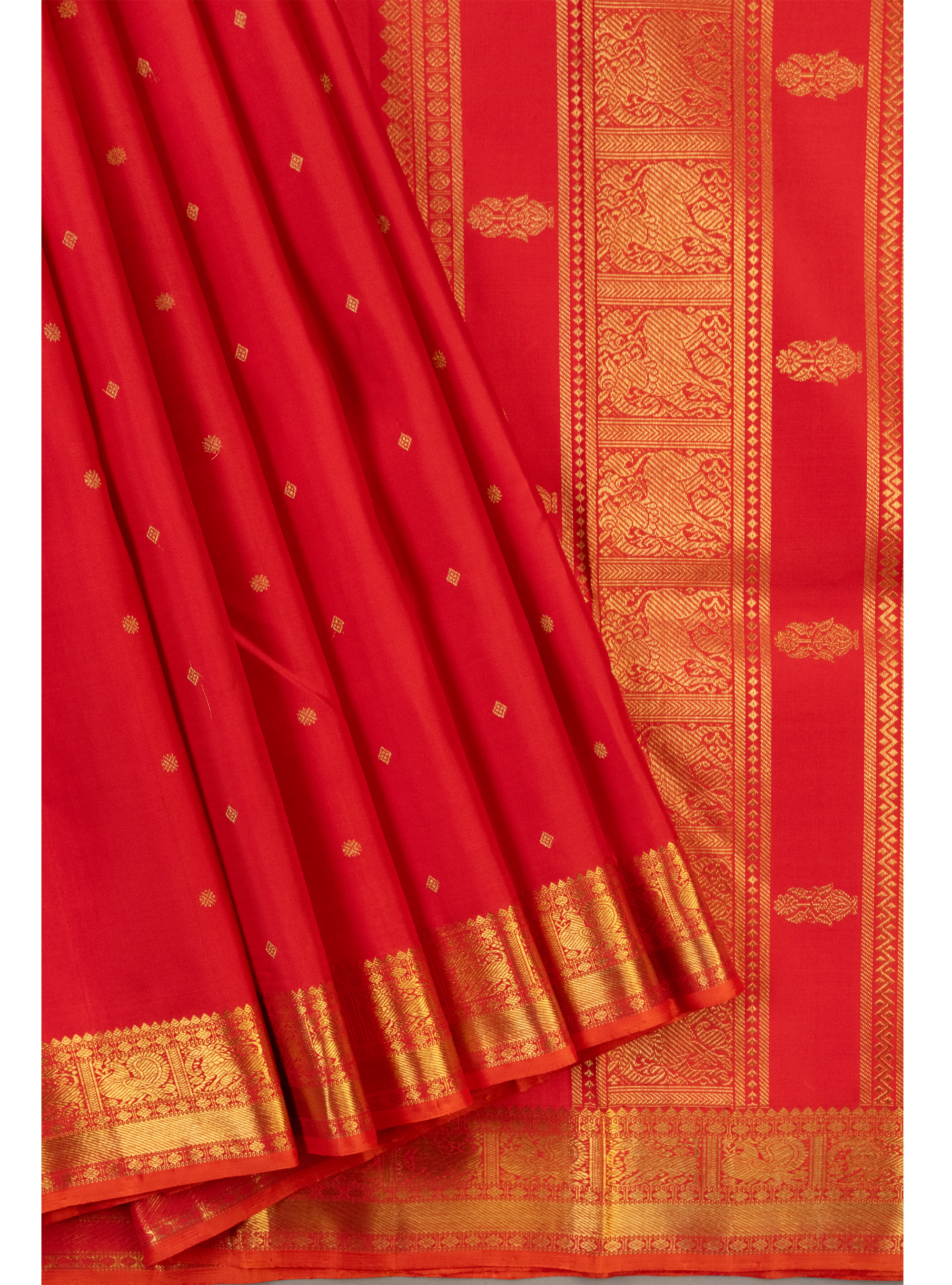 Chilli red color saree with Zari border