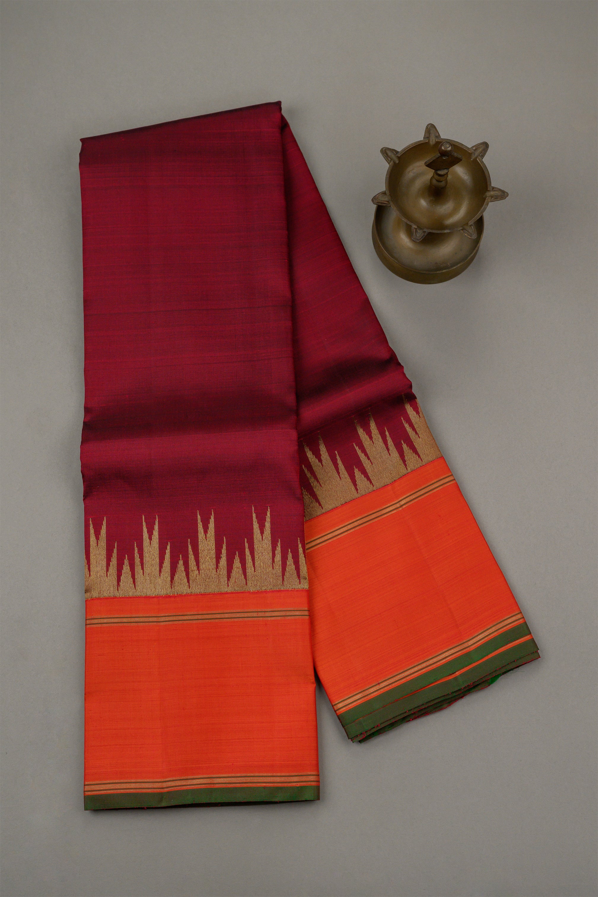 Ettu kol Korvai Kanjivaram with Pakku color (reddish brown) and Orange Border