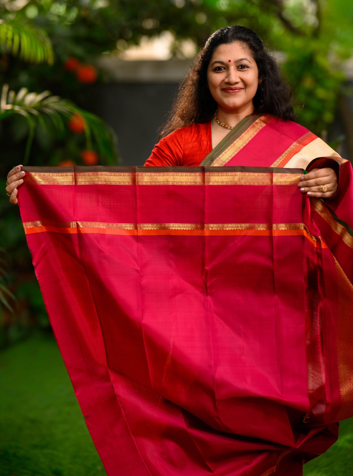 Laksham butta Korvai Kanjivaram in golden off white and pinkish red.