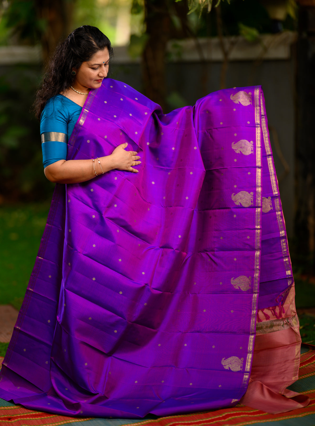 A beautiful pure silk, pure zari self Kanchivaram in a rich purple body with a soft pastel pink pallu.