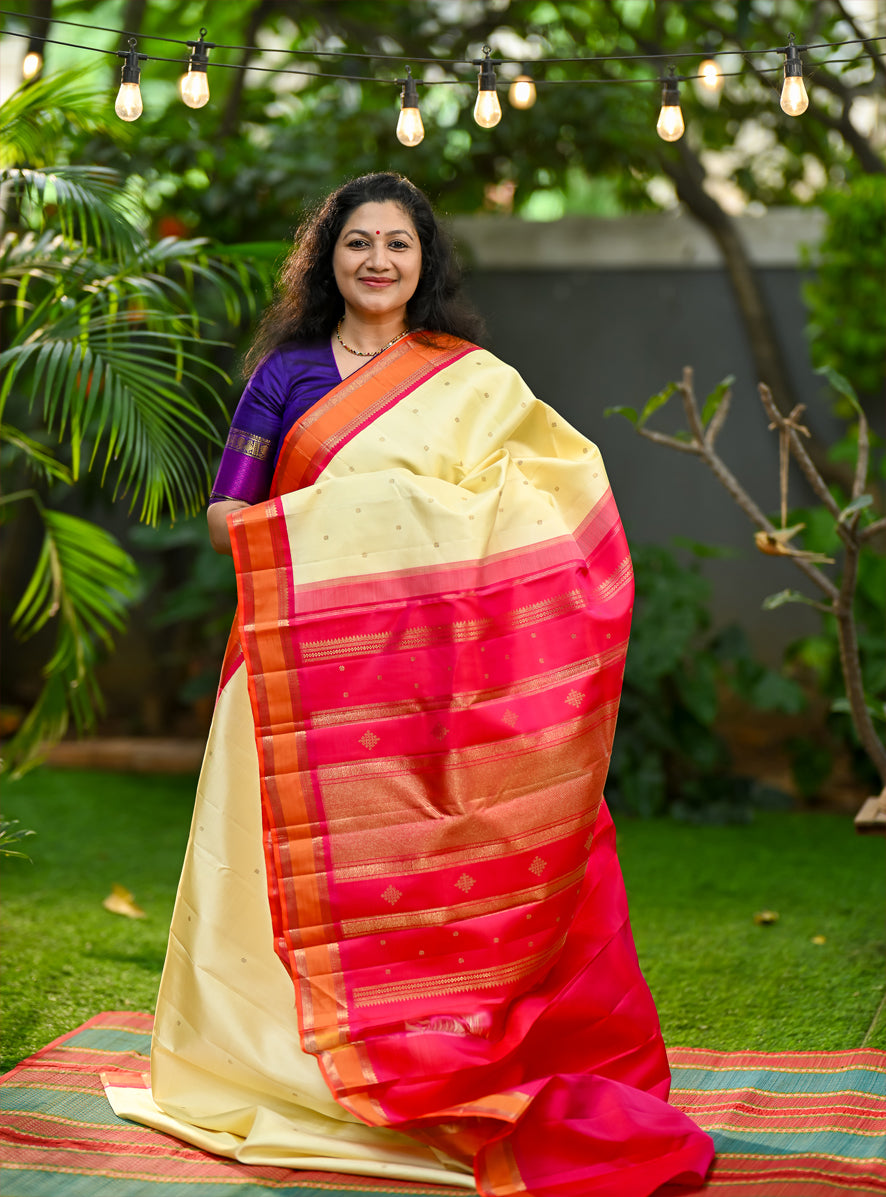 Handwoven Korvai Kanchivaram
Kamalam, Jadai Nagam & Banaras Pet Heritage Motifs