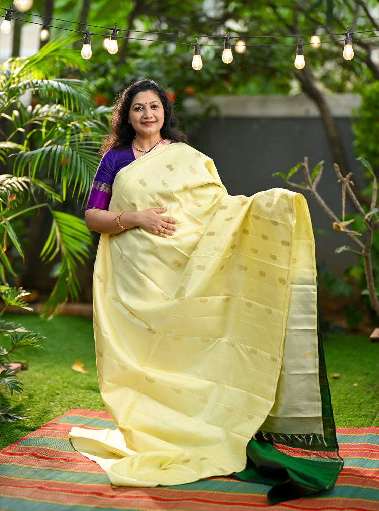 Authentic Borderless Kanchivaram
Gandaberunda, Paisley, Kili & Mayil Heritage Motifs