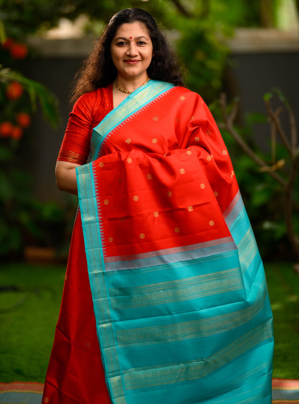 Korvai Kanjivaram in Chilli red and Turquoise blue