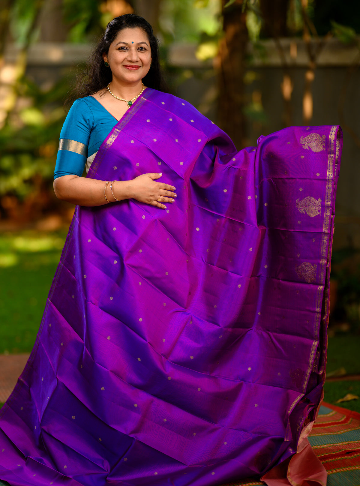 A beautiful pure silk, pure zari self Kanchivaram in a rich purple body with a soft pastel pink pallu.