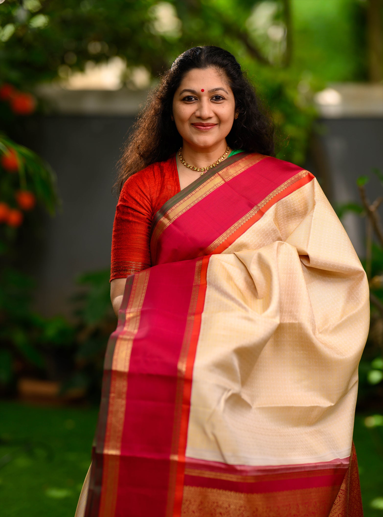 Laksham butta Korvai Kanjivaram in golden off white and pinkish red.
