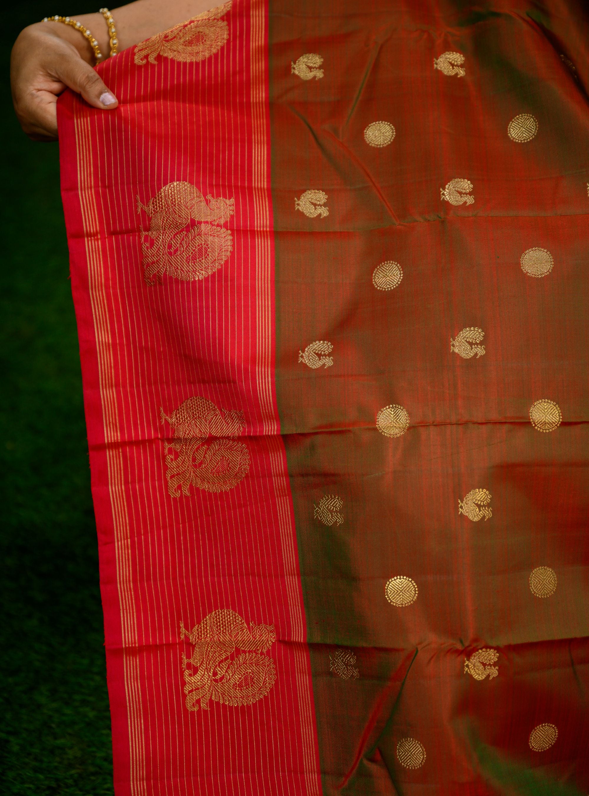 Semi-Contrast Kanjivaram in Manthulir & Arakku - Master Weaver KM Sir Collection