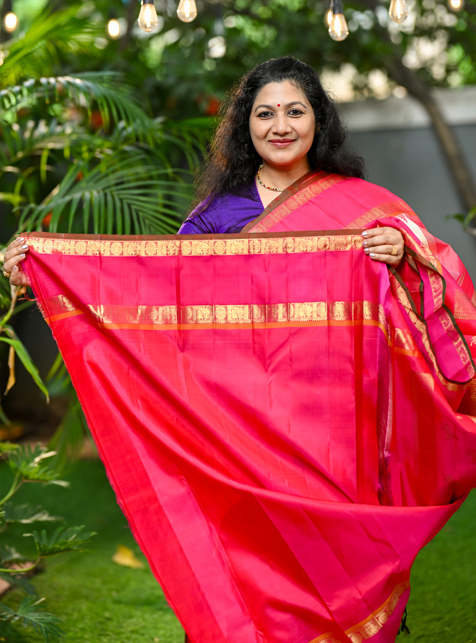 Handwoven Korvai Kanchivaram
Heritage Mayil, Chakram & Man (Deer) Motifs
Grand Rich Pure Zari Pallu