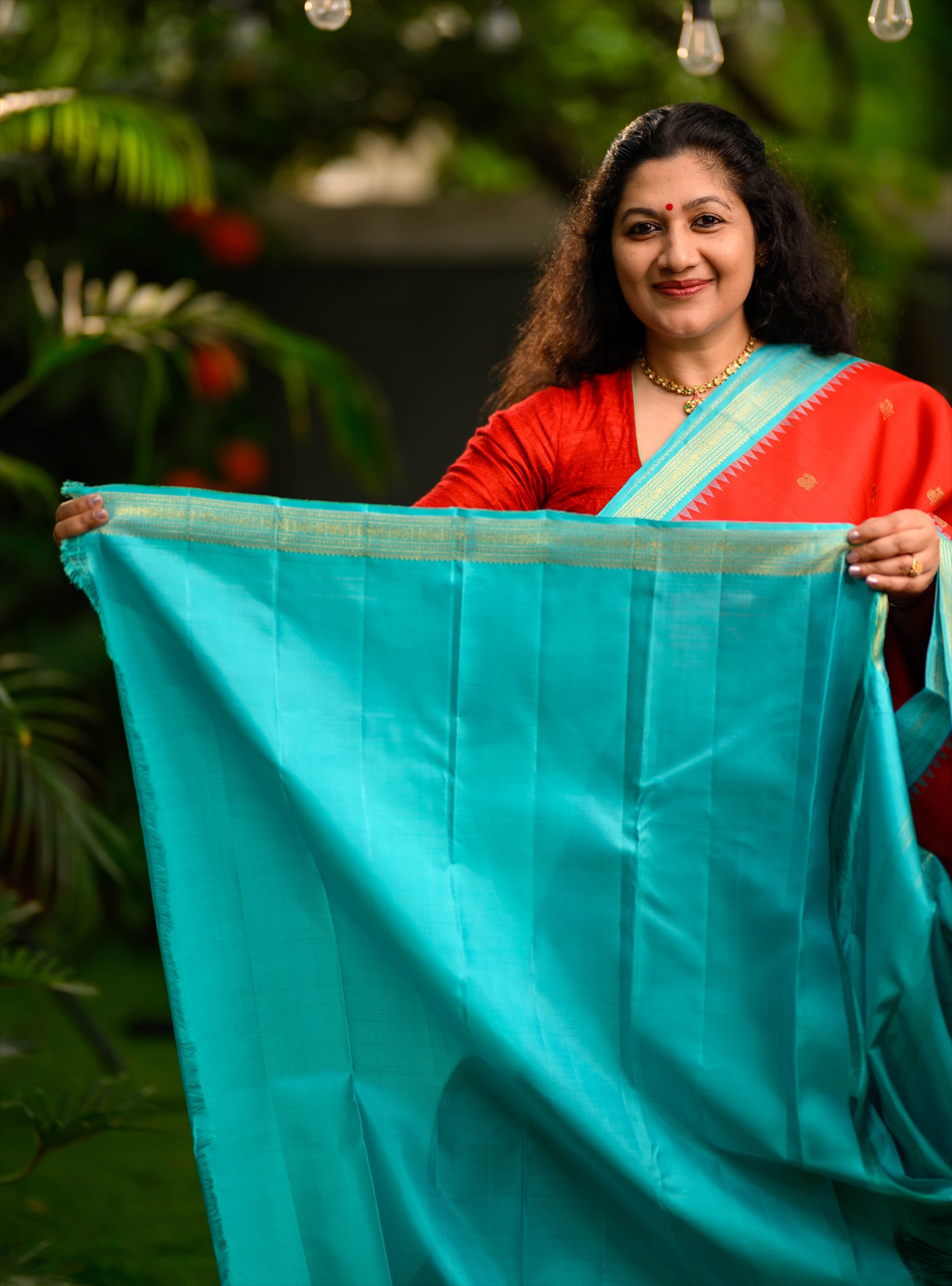 Korvai Kanjivaram in Chilli red and Turquoise blue