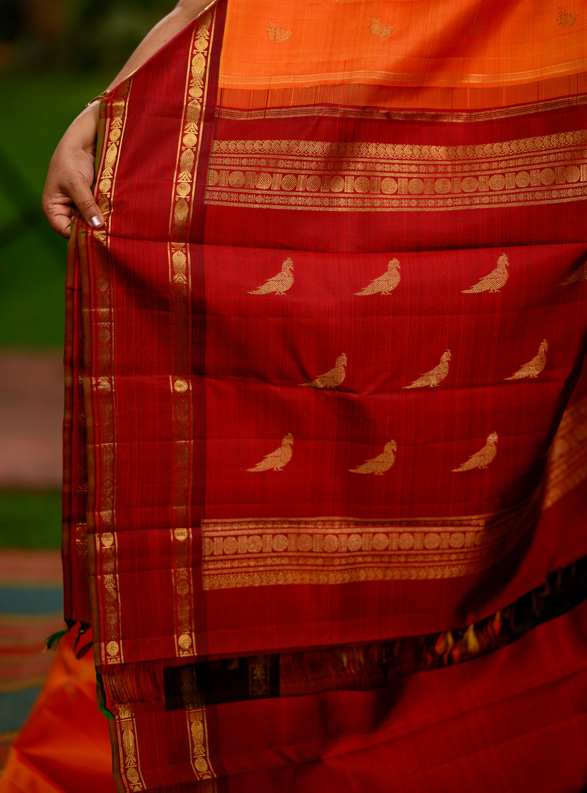 Semi Contrast Kanjivaram in Radiant Orange body with contrasting ennai arakku border