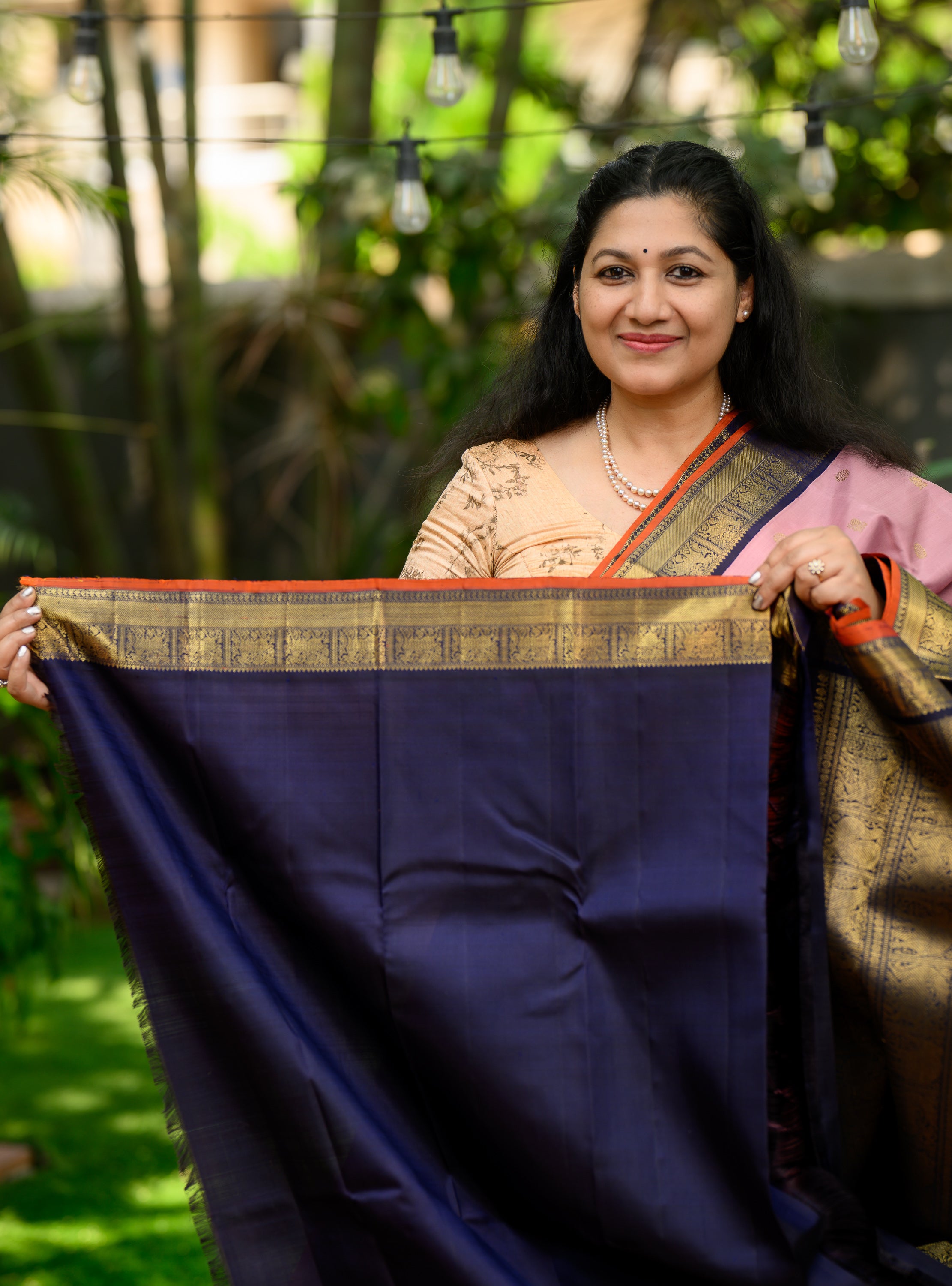 Soft mauve Korvai Kanjivaram with a mid night blue border
