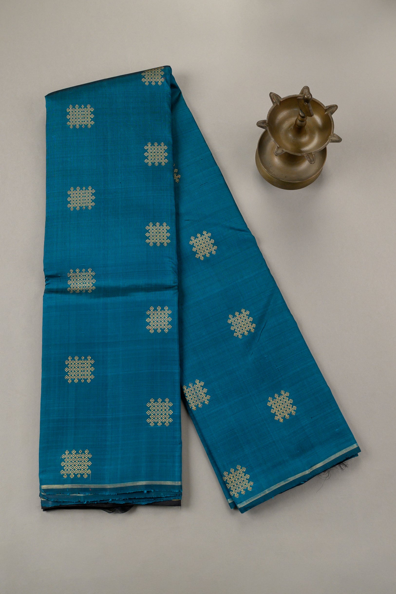 Borderless Teal blue with Kolam Butta and Grand Pallu