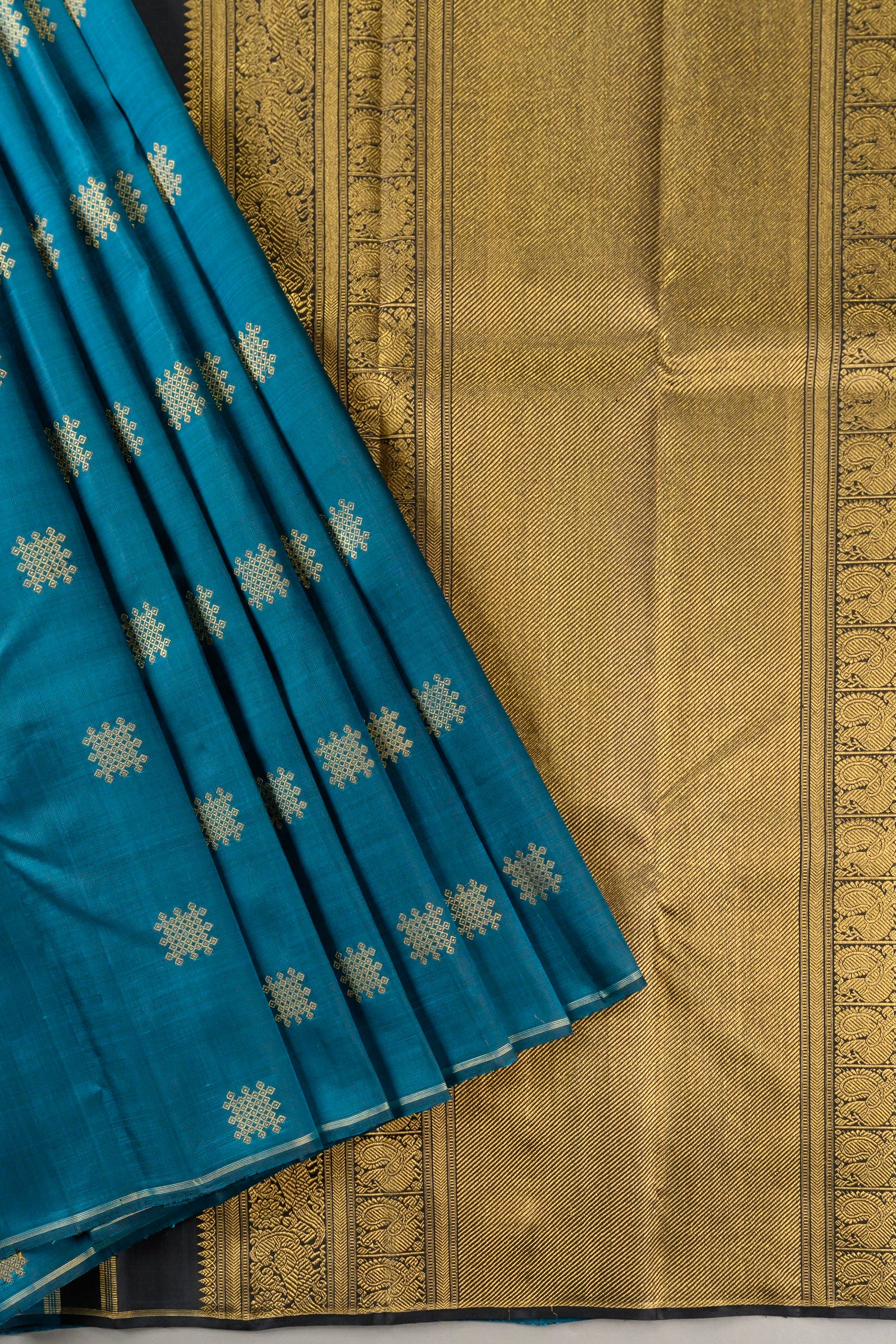 Borderless Teal blue with Kolam Butta and Grand Pallu