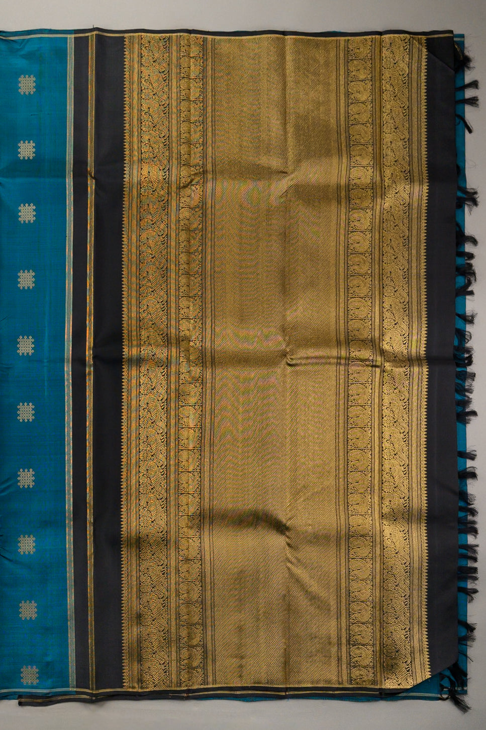 Borderless Teal blue with Kolam Butta and Grand Pallu