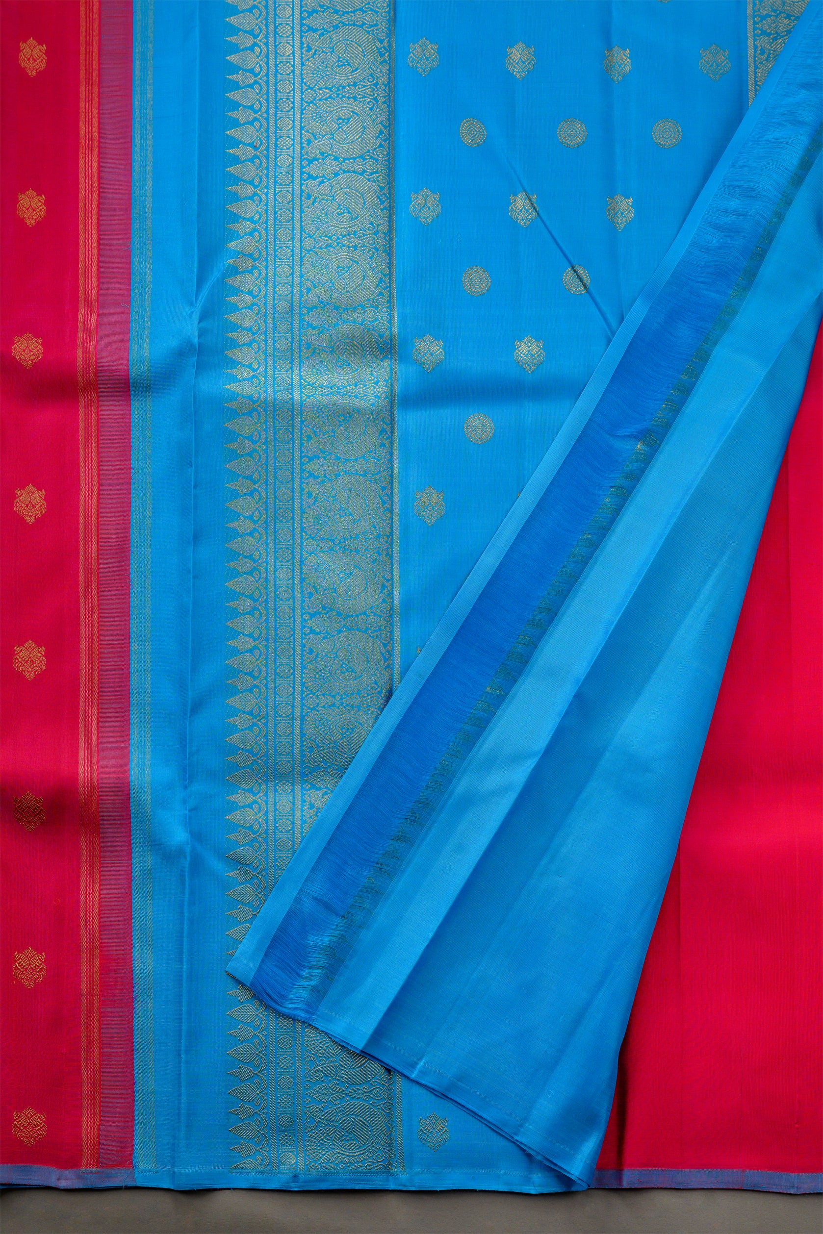 Borderless Vibrant Pink Saree with Jodi Mayil and Chakram buttas