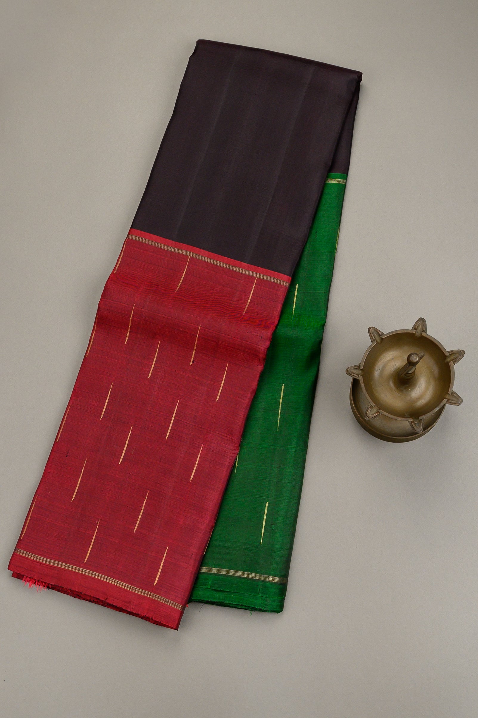 Deep Arakku, Green and Black Mubbagam Kanjivaram Saree