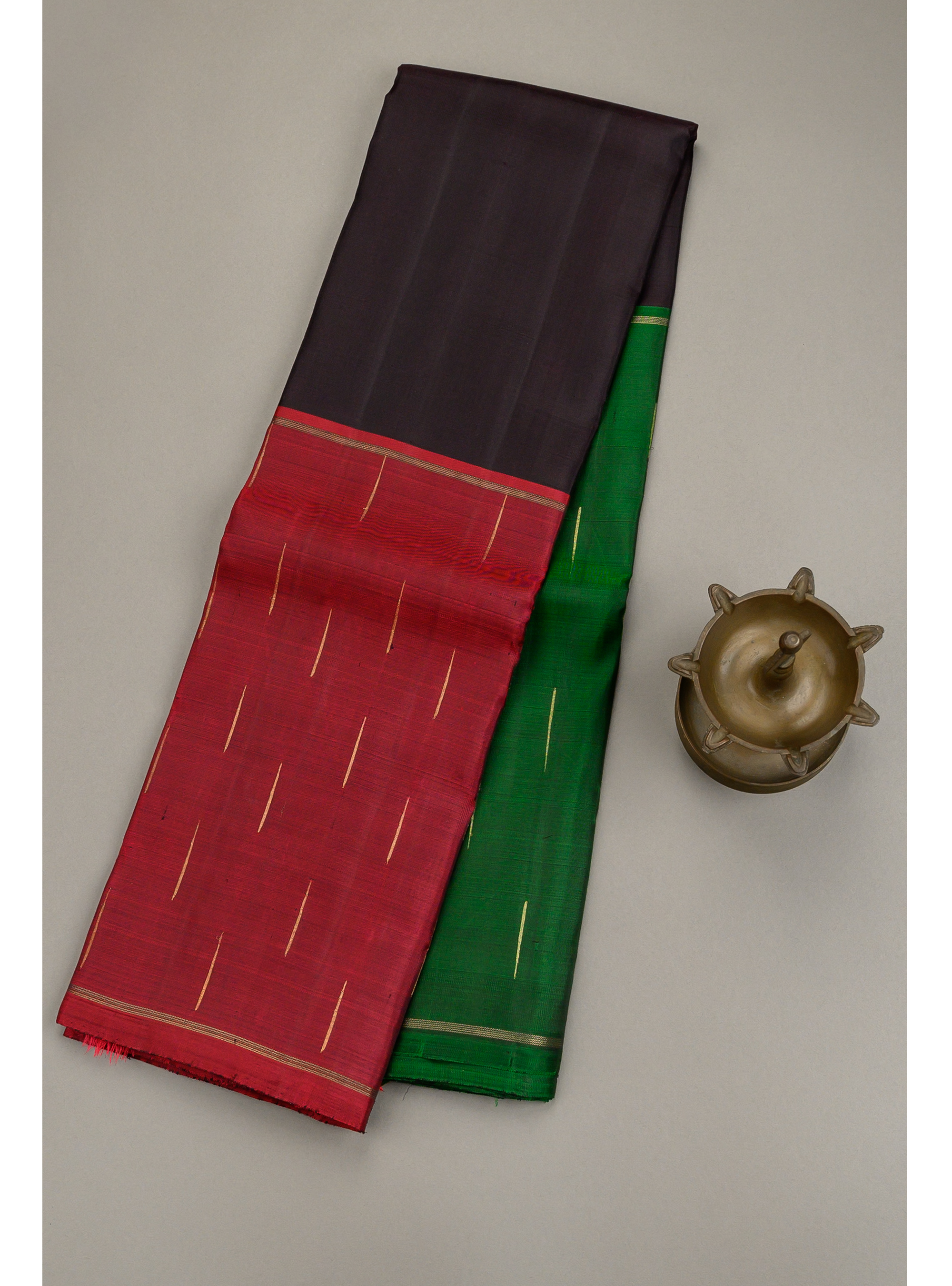 Deep Arakku, Green and Black Mubbagam Kanjivaram Saree
