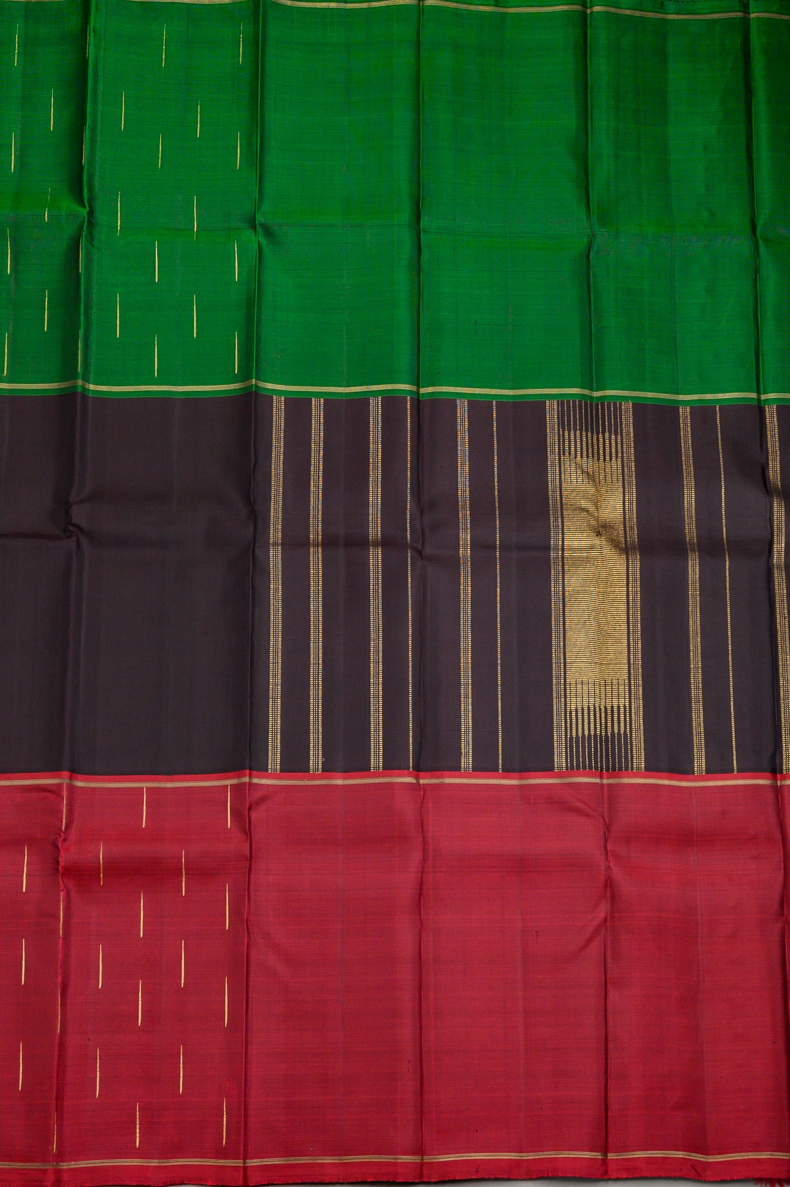 Deep Arakku, Green and Black Mubbagam Kanjivaram Saree