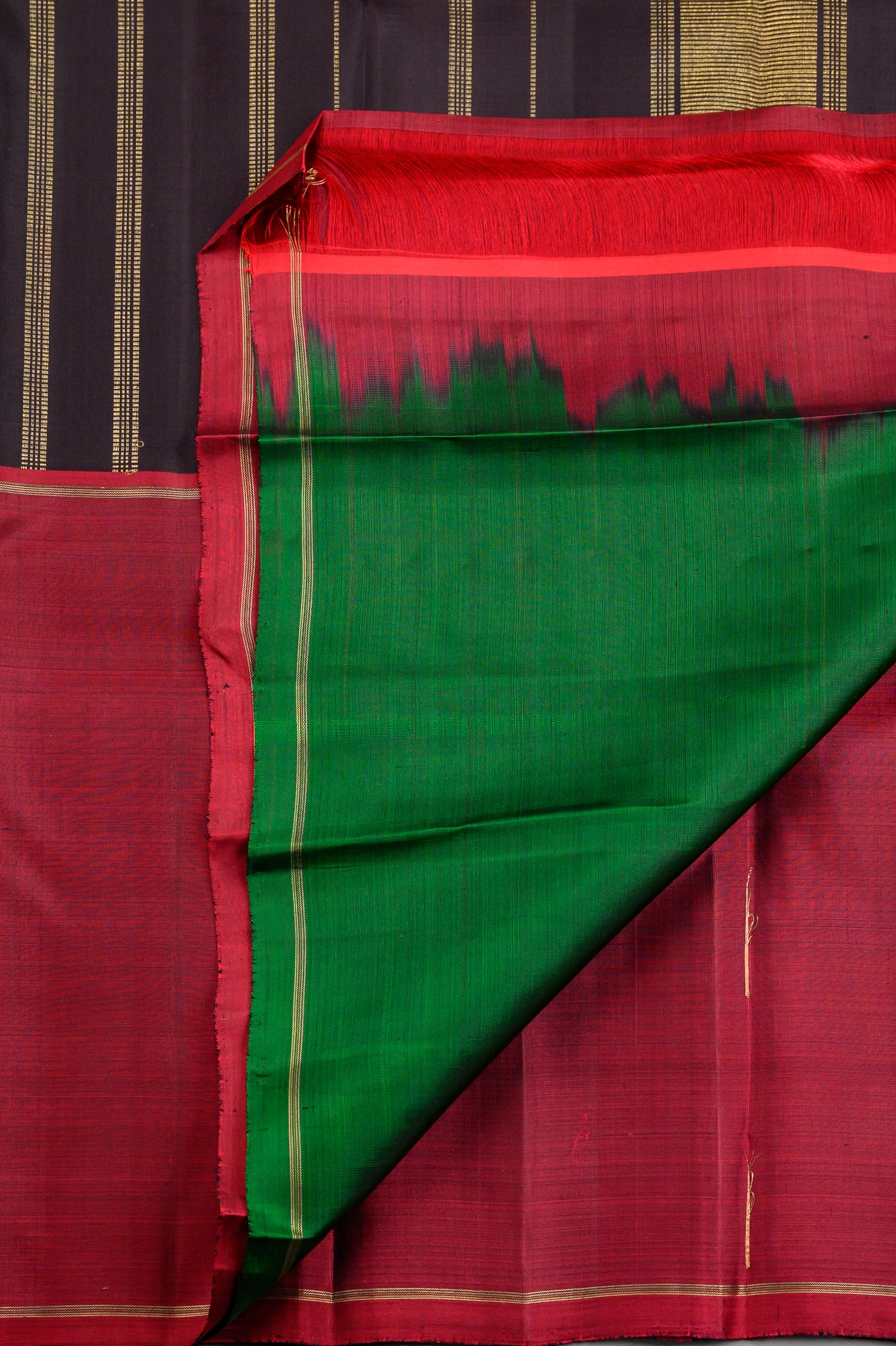 Deep Arakku, Green and Black Mubbagam Kanjivaram Saree