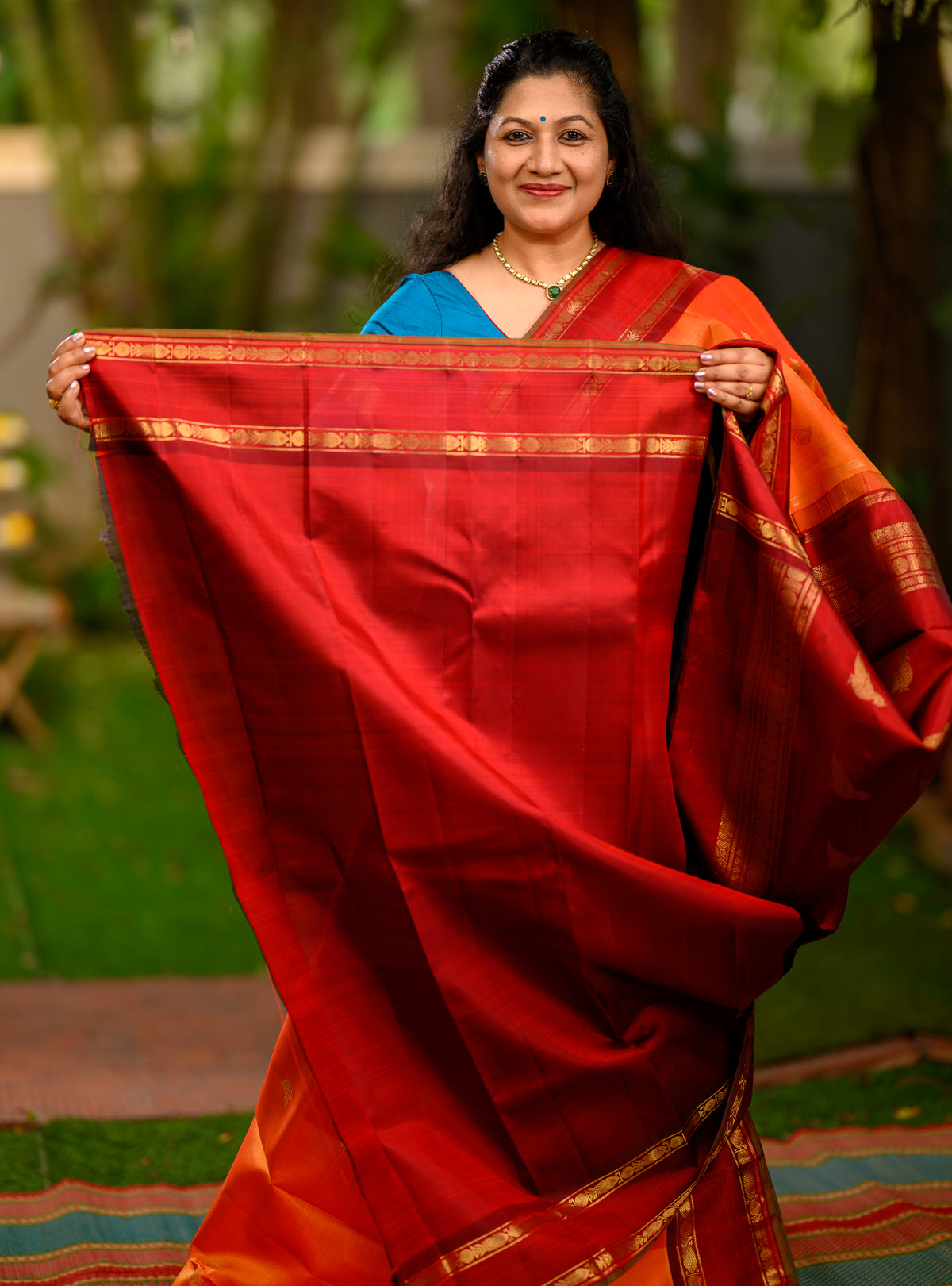 Semi Contrast Kanjivaram in Radiant Orange body with contrasting ennai arakku border