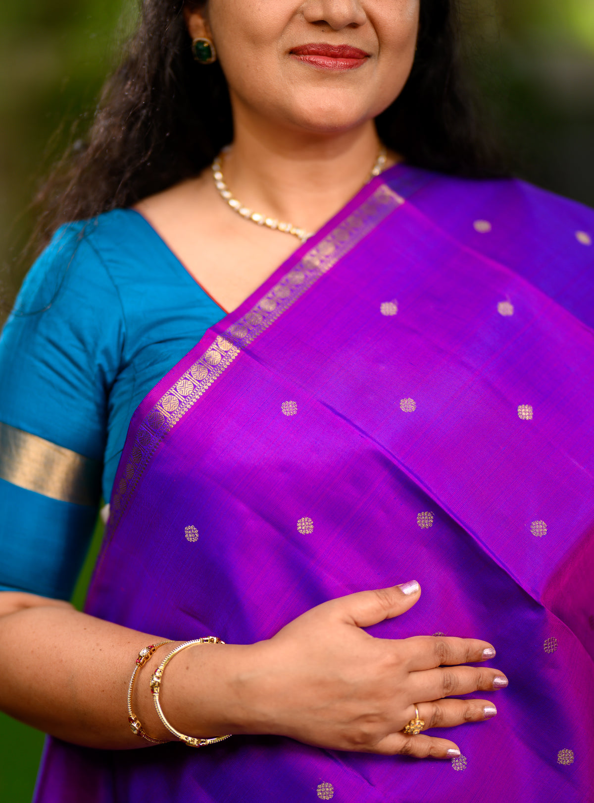 A beautiful pure silk, pure zari self Kanchivaram in a rich purple body with a soft pastel pink pallu.