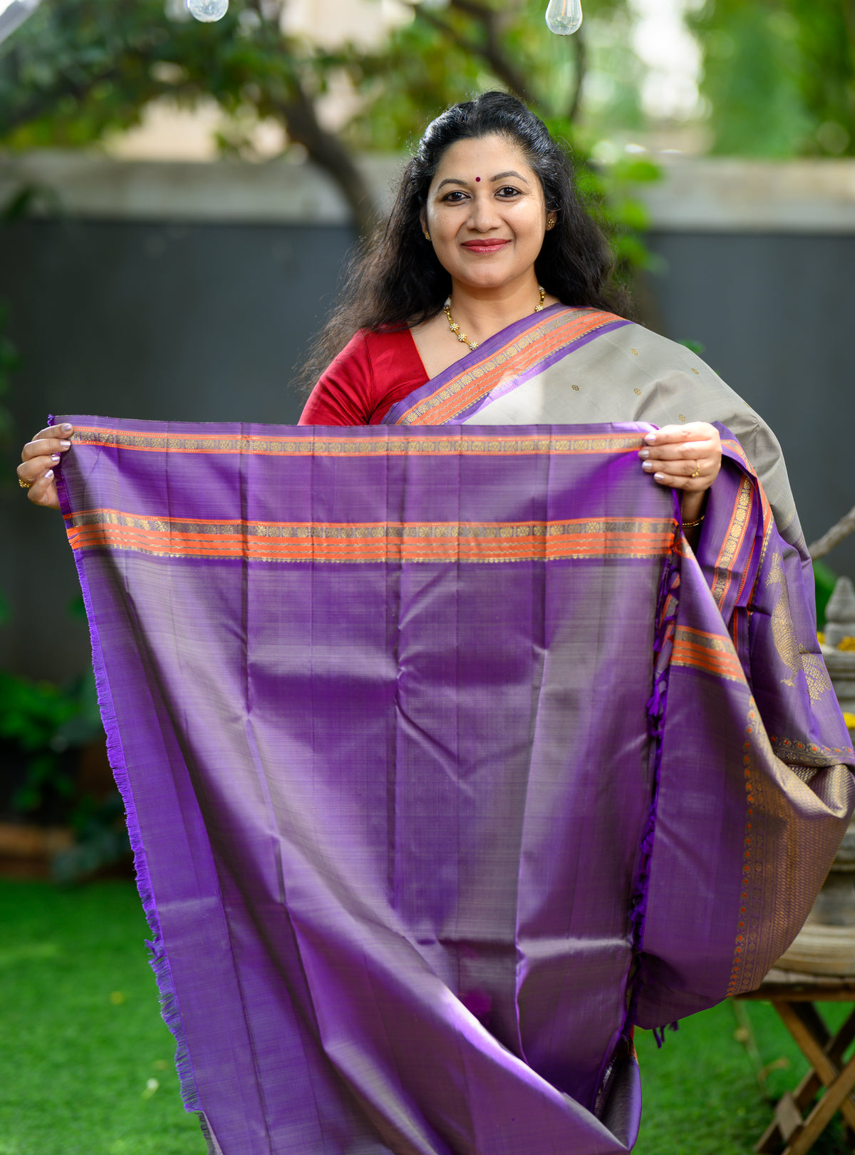 A beautiful pure silk, pure zari Kanchivaram in a lovely grey body with a beautiful dual-tone lilac border.