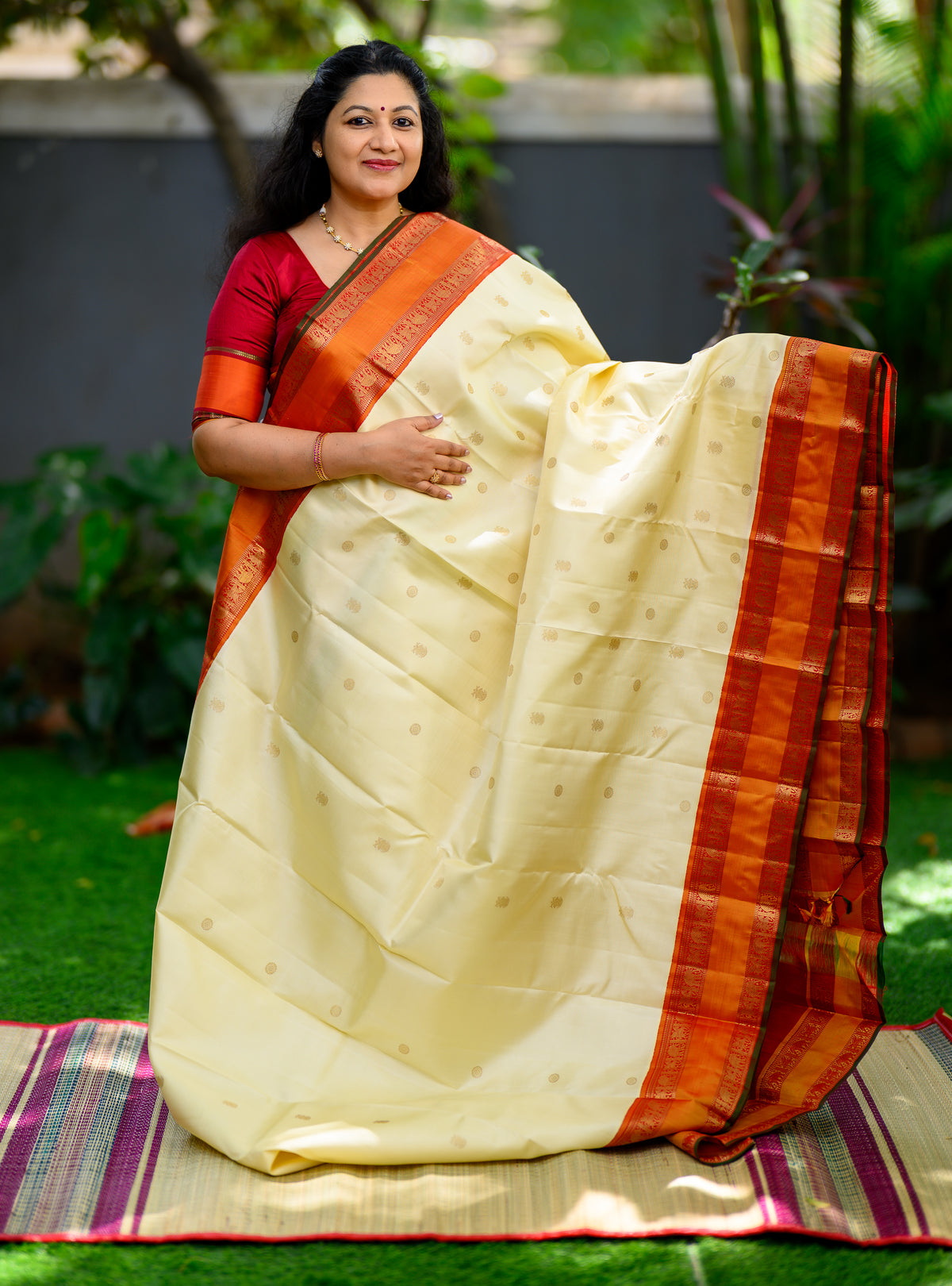 Korvai Kanjivaram in Offwhite Body and Mustard Rettapettu Border