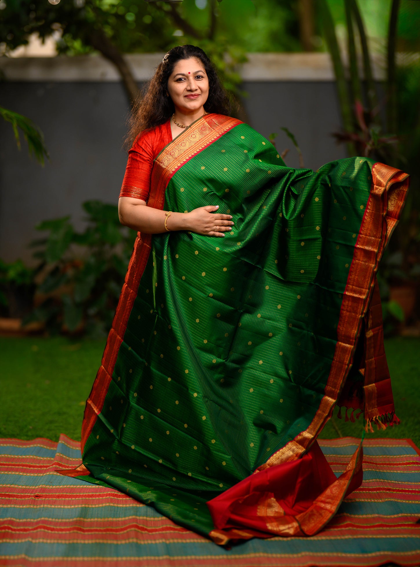 Zari kattam korvai Kanjivaram in Emerald green and Kalyana arakku.