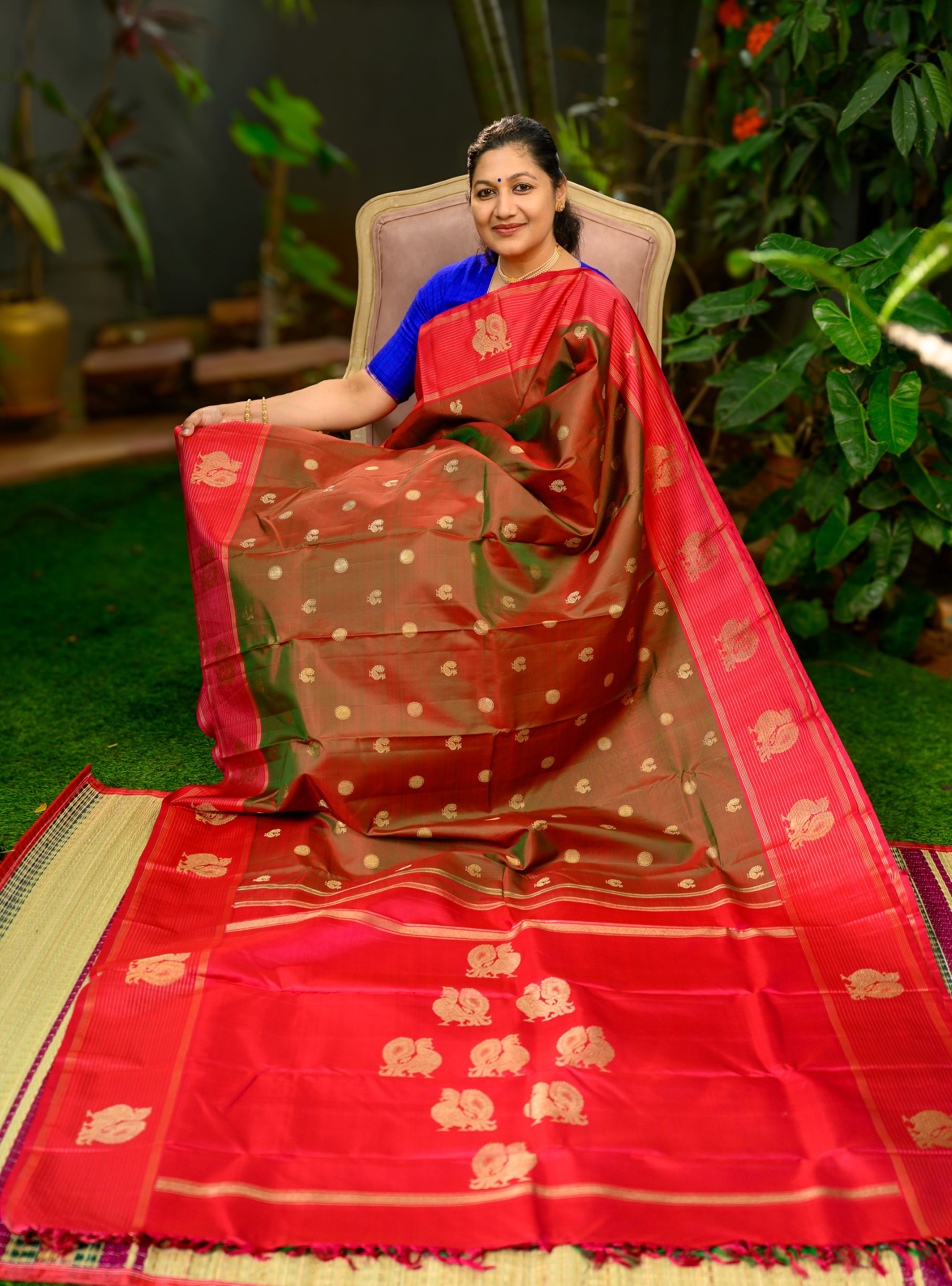 Semi-Contrast Kanjivaram in Manthulir & Arakku - Master Weaver KM Sir Collection