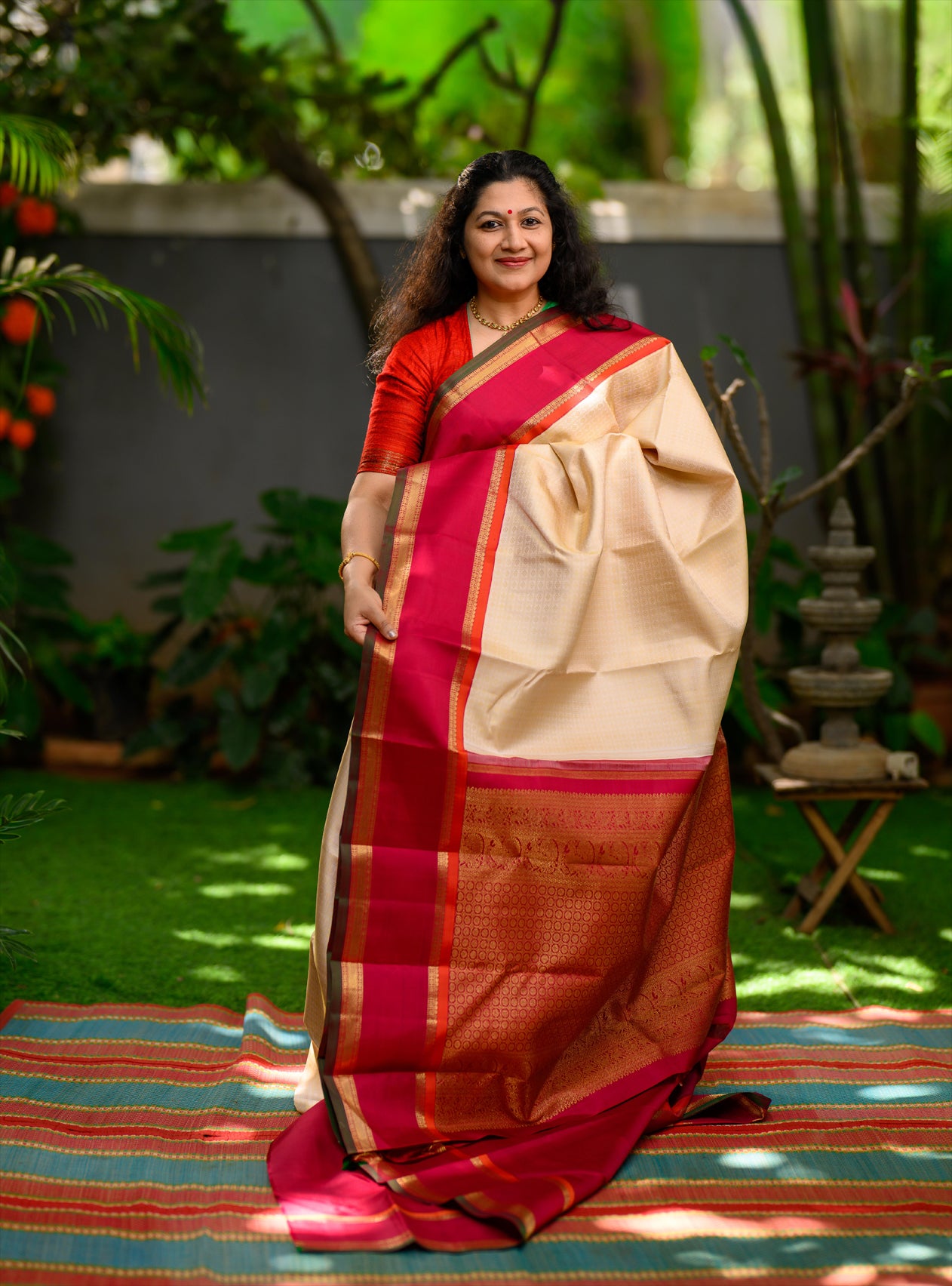Laksham butta Korvai Kanjivaram in golden off white and pinkish red.