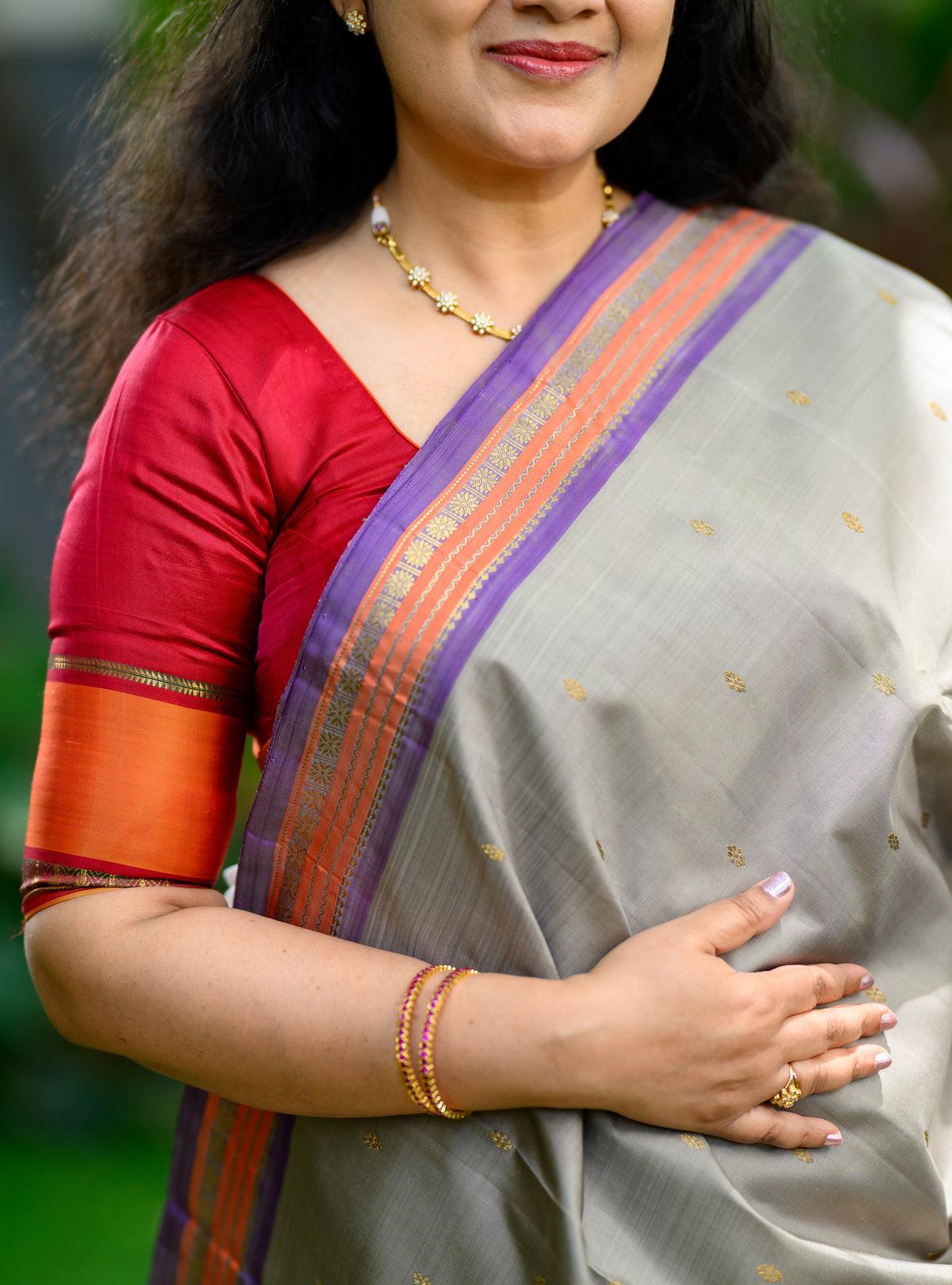 A beautiful pure silk, pure zari Kanchivaram in a lovely grey body with a beautiful dual-tone lilac border.