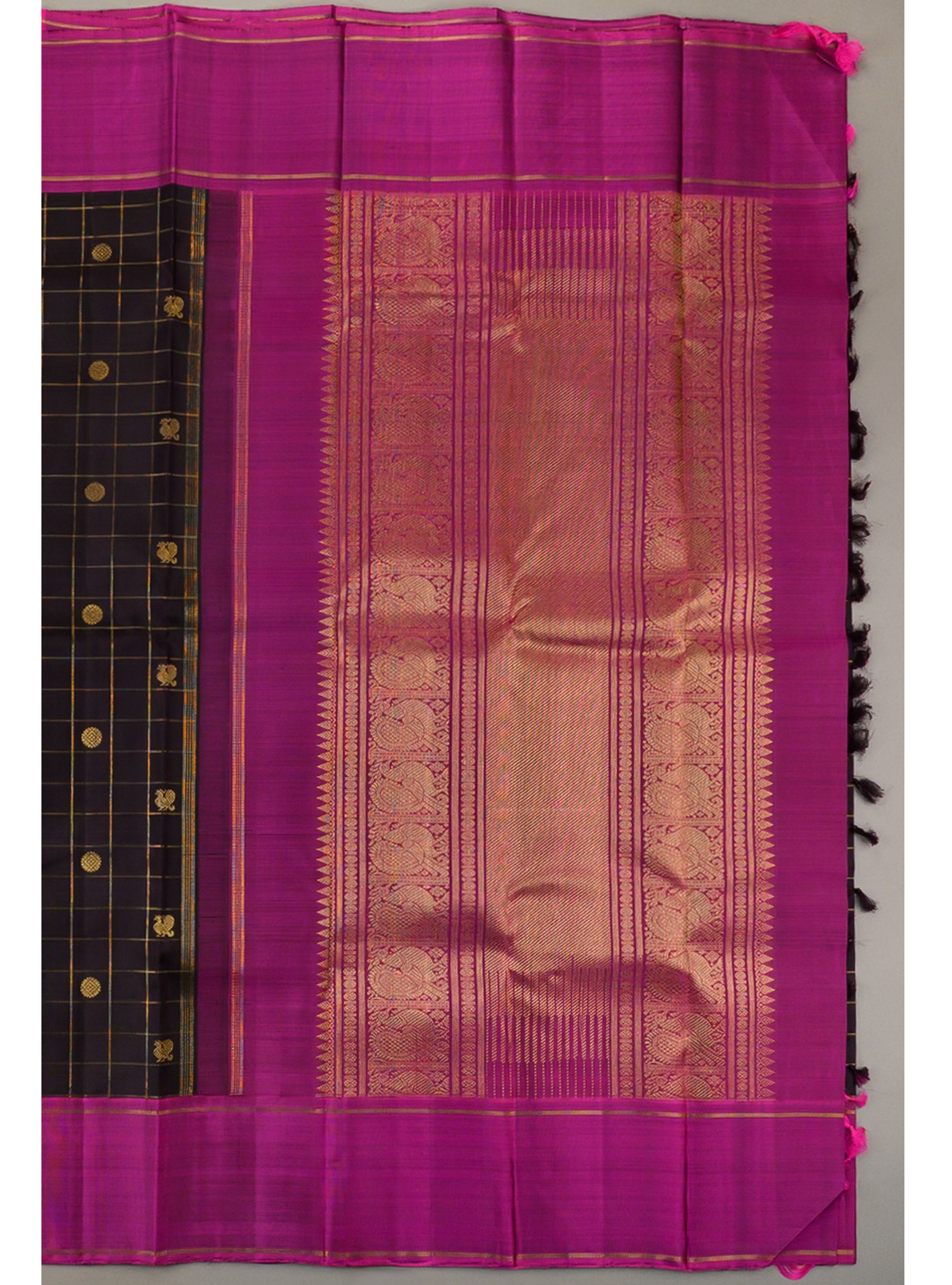 Semi contrast black zari kattam Kanjivaram with purple magenta border
